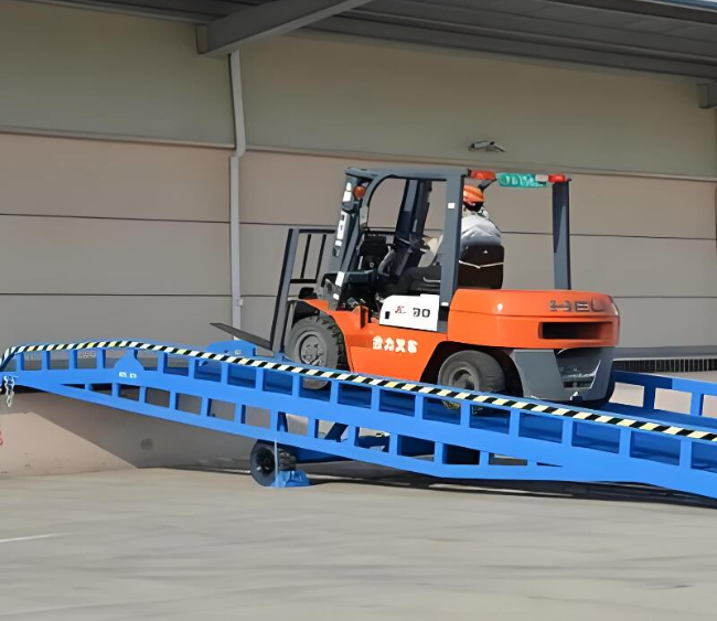 榆树移动式卸货平台（叉车用）